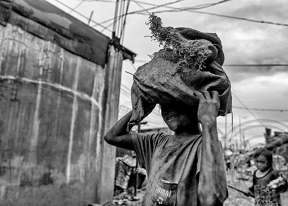 Charcoal harvesting rife in Manila's slums (Ongoing Project)