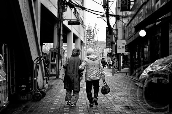 Seoul elderly doing it tough, Seoul, South Korea - April 2015