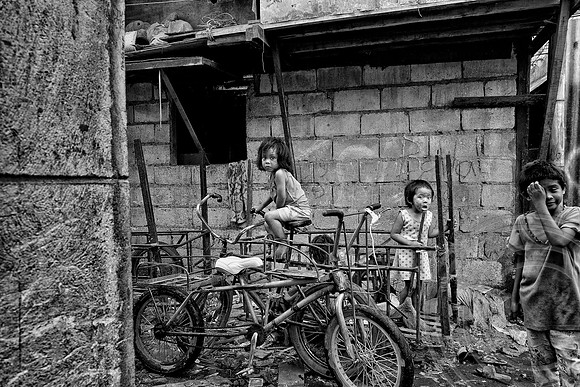 Charcoal harvesting rife in Manila's slums (Ongoing Project)