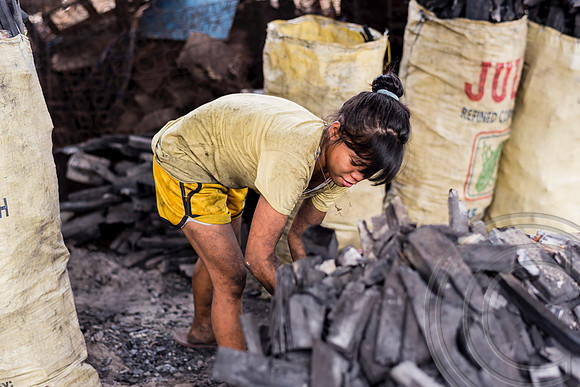 Charcoal harvesting rife in Manila's slums