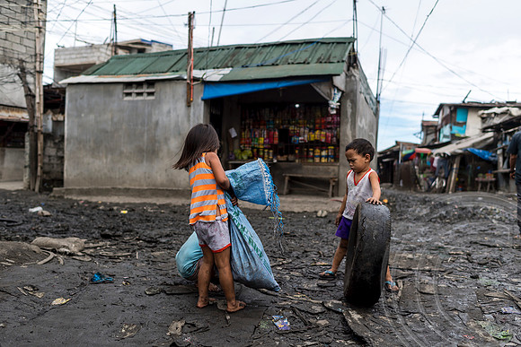 Charcoal harvesting rife in Manila's slums