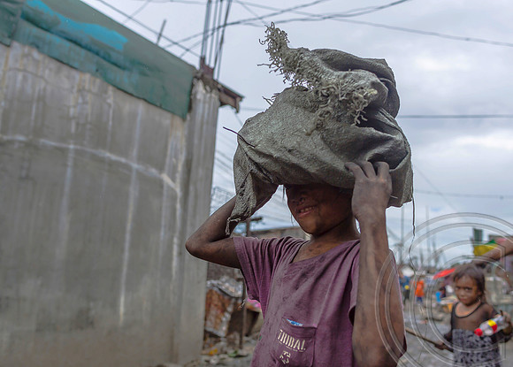 Charcoal harvesting rife in Manila's slums