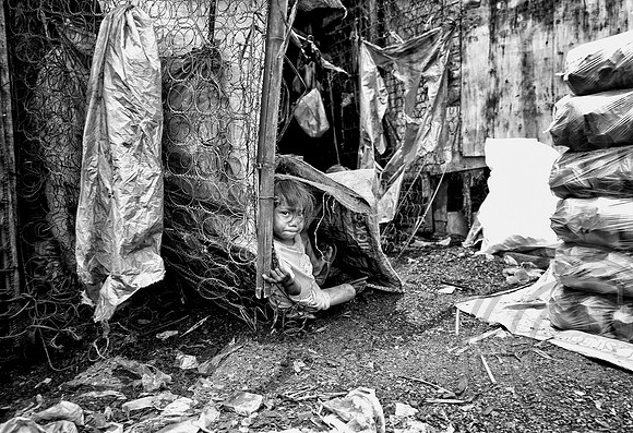 Charcoal harvesting rife in Manila's slums (Ongoing Project)