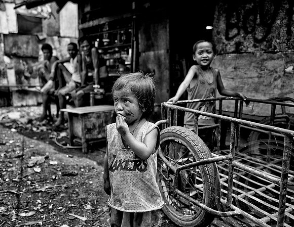 Charcoal harvesting rife in Manila's slums (Ongoing Project)