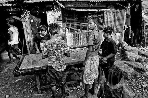 Charcoal harvesting rife in Manila's slums (Ongoing Project)