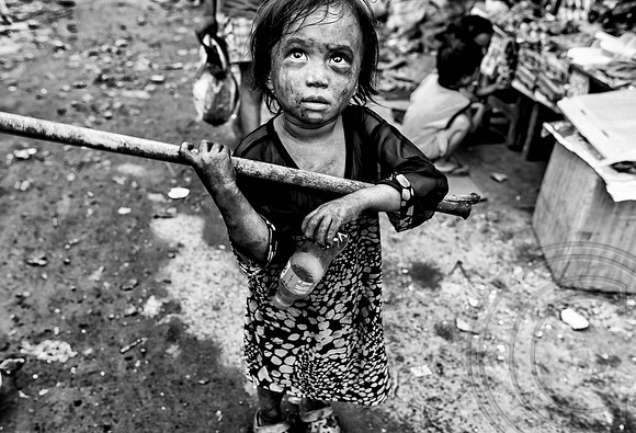 Charcoal harvesting rife in Manila's slums (Ongoing Project)